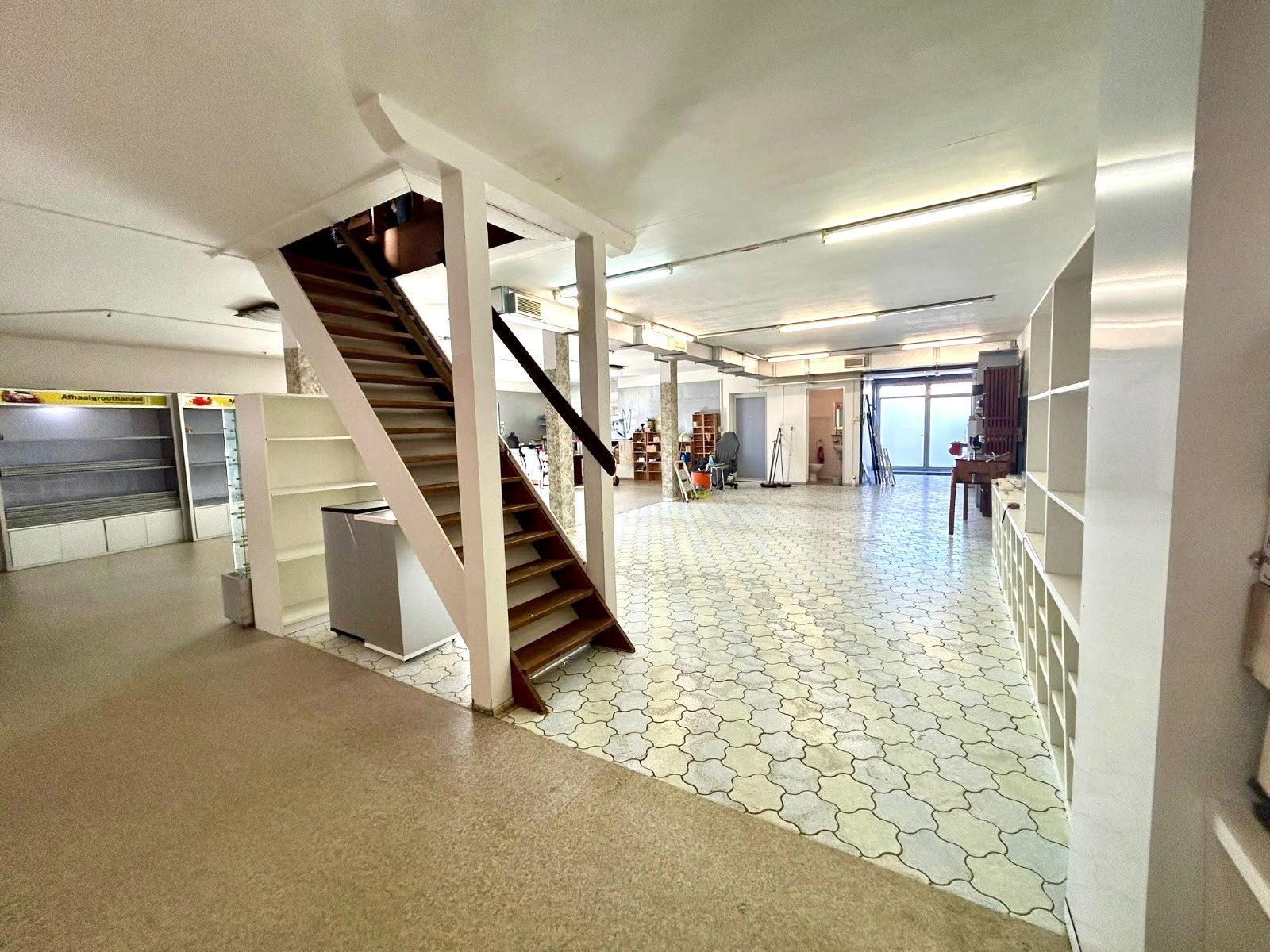 Praktisch magazijn op een uitstekend bereikbare locatie - foto 1