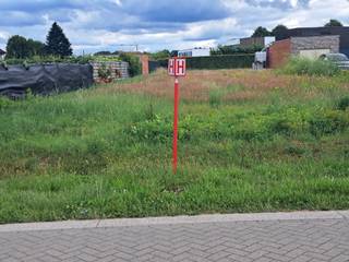 <p></p><p>Een goed gelegen perceel bouwgrond met een oppervlakte van 583m2 en een straatbreedte van 15,98m, gelegen in woongebied, stedenbouwkundig attest afgeleverd, geen voorkooprecht, geen dagvaarding.</p><p></p>