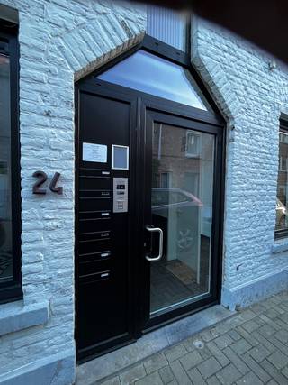 Dit appartement is centraal en tegelijkertijd rustig gelegen in het centrum van Leuven.De doodlopende Rapengang is een zijstraat van de Parkstraat...