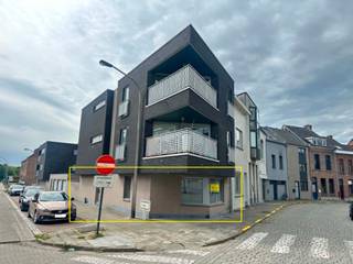 <p><span>Modern gelijkvloers appartement met ruime indeling. </span></p><p><span>Dit appartement beschikt over 1 grote slaapkamer van 18 m² groot, een mooi aangelegde badkamer met ligbad en een volledig ingerichte keuken met alle nodige toestellen. </span></p><p><span>Geniet van een groot terras, perfect voor ontspanning. </span></p><p><span>Centraal gelegen, dichtbij winkels, openbaar vervoer en andere voorzieningen.</span></p><p><span>Ideaal voor wie comfort en bereikbaarheid zoekt.</span></p><p><span>Er is een gemeenschappelijke fietsenstalling aanwezig.</span></p><p><span>Beschikbaar 1 juli 2026.</span></p><p><span>Gemeenschappelijke kosten € 50/maand.</span></p><p><span>Contacteer ons snel voor meer informatie of een bezichtiging ter plaatse via info@vastgoedplus.be of 015 200 999.</span></p>