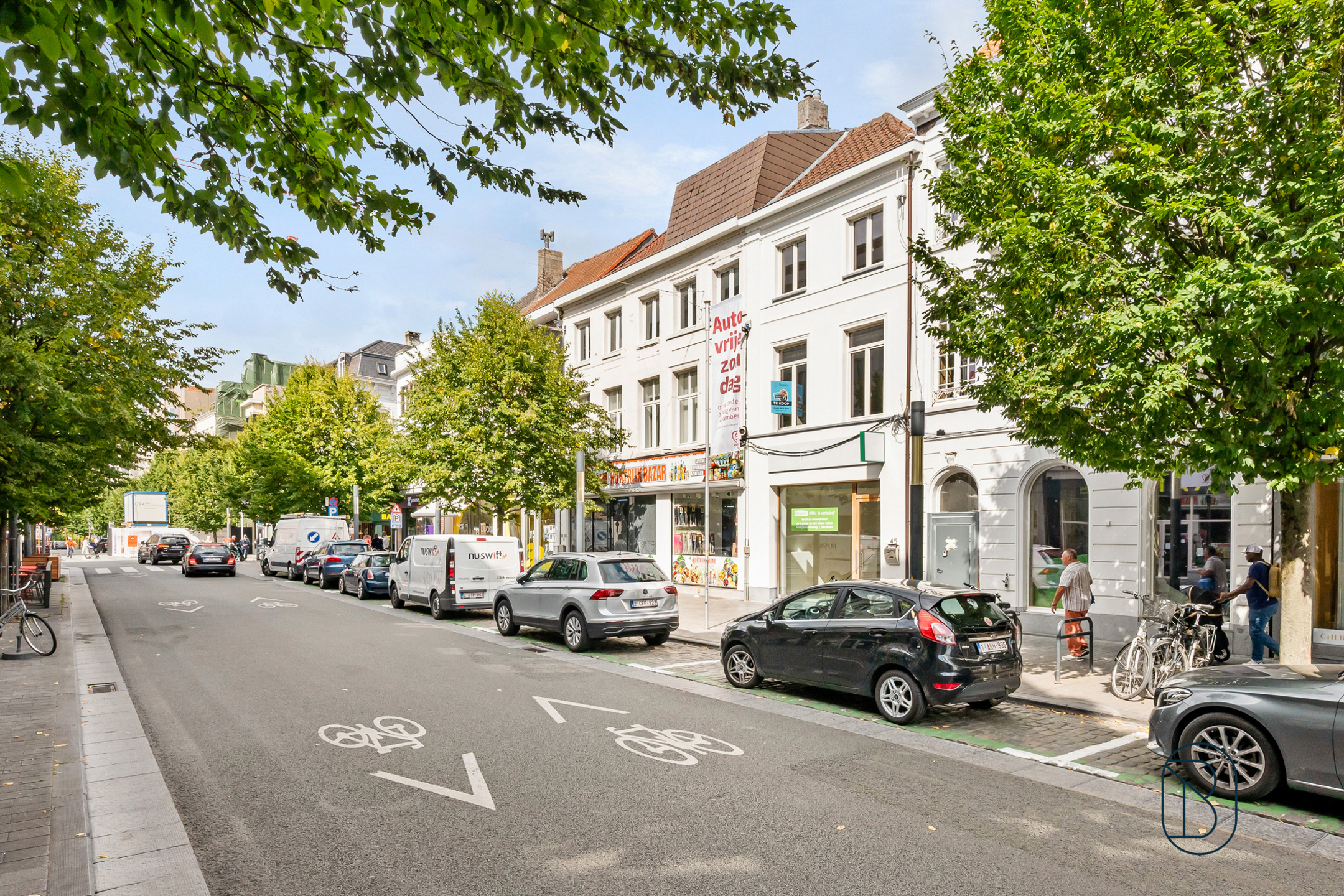Handelspand met kantoren op topligging in centrum Kortrijk - foto 1