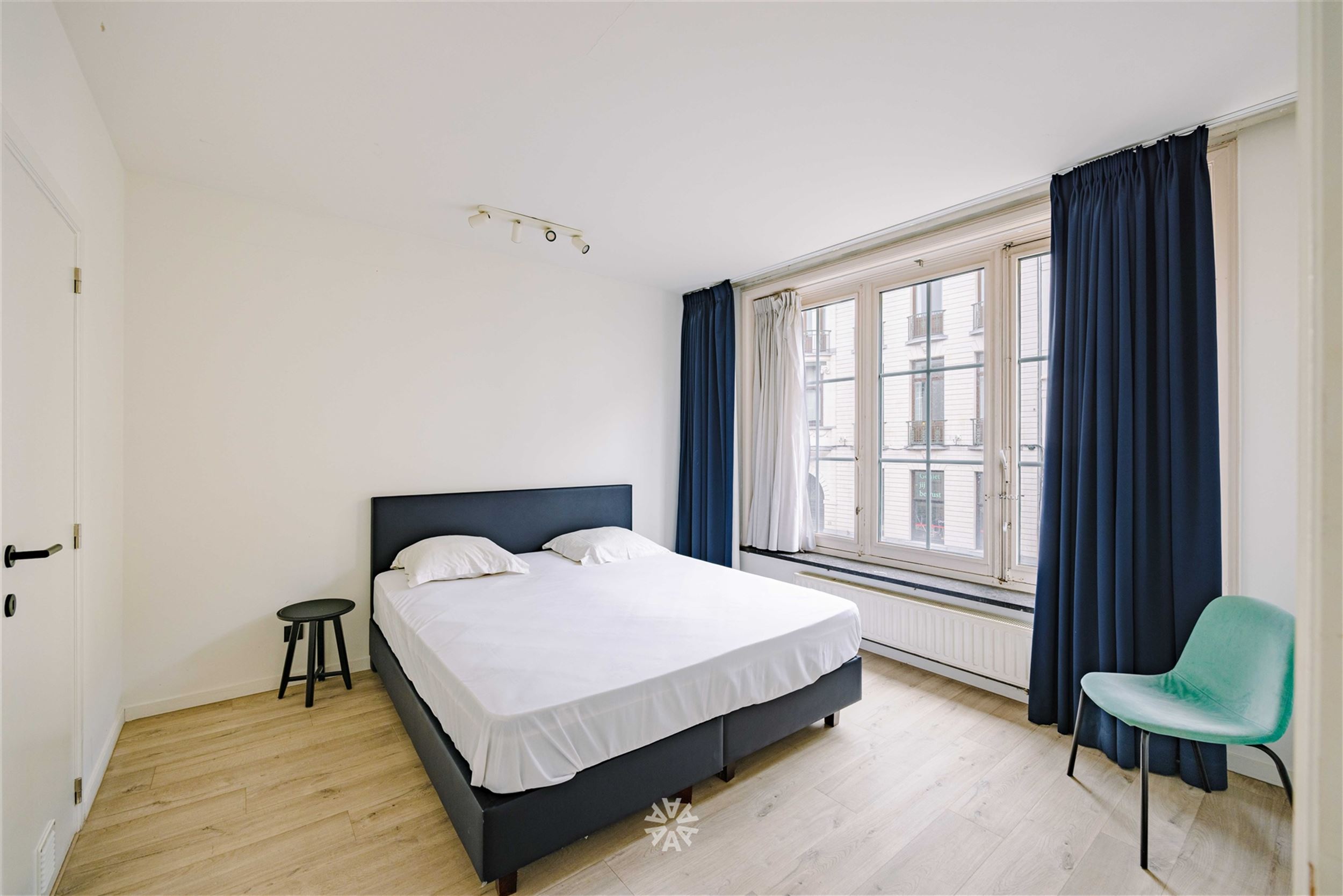 Centraal gelegen opbrengsteigendom met 8 entiteiten en parking - foto 4