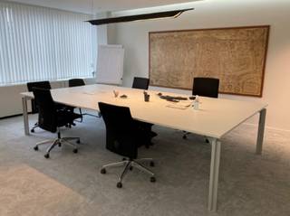 Kantoren te huur, ideaal gelegen naast het station van Berchem. Onmiddellijke nabijheid van de Ring en de E19. Gemakkelijk bereikbaar met...