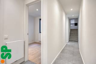 Ruim en exclusief gerenoveerd 3-slaapkamerappartement met dakterras in hartje AntwerpenAan de Melkmarkt, in het historische centrum van Antwerpen,...