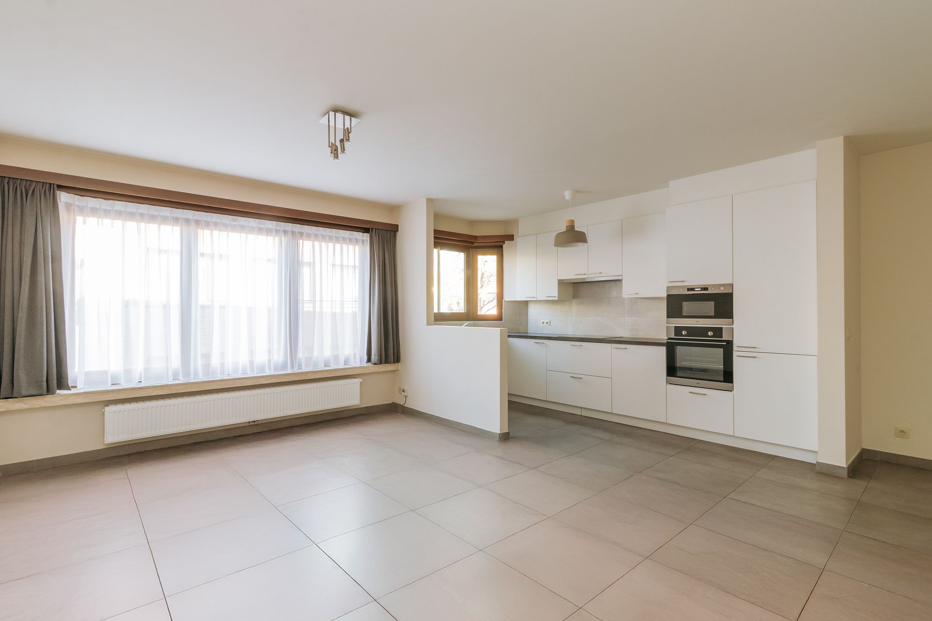 Twee slaapkamer appartement met terras en autostaanplaats - foto 3