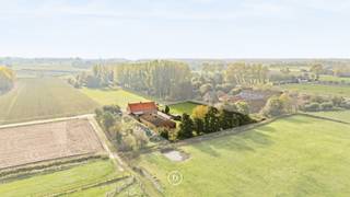 Amidst the vast Damme polder landscape lies this authentic farmhouse, peacefully located along a rural road with no through traffic. A...