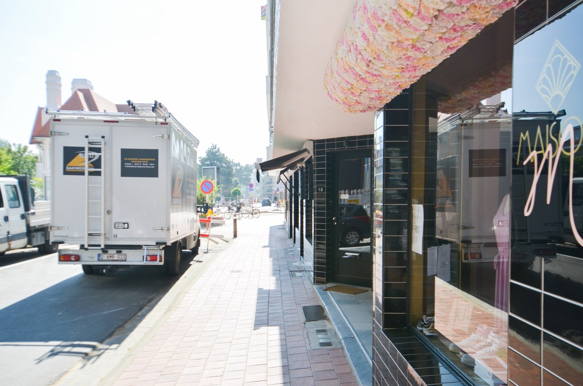 Centraal gelegen winkelruimte met uitstekende visibiliteit gelegen nabij het Driehoeksplein. - foto 3