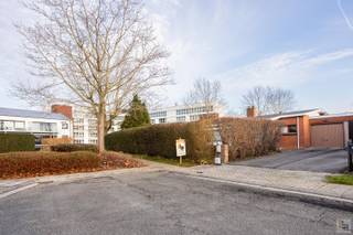 Deze op te frissen woning is gelegen in een groene en rustige woonwijk, nabij het centrum en het station van Ronse. De kindvriendelijke omgeving en...