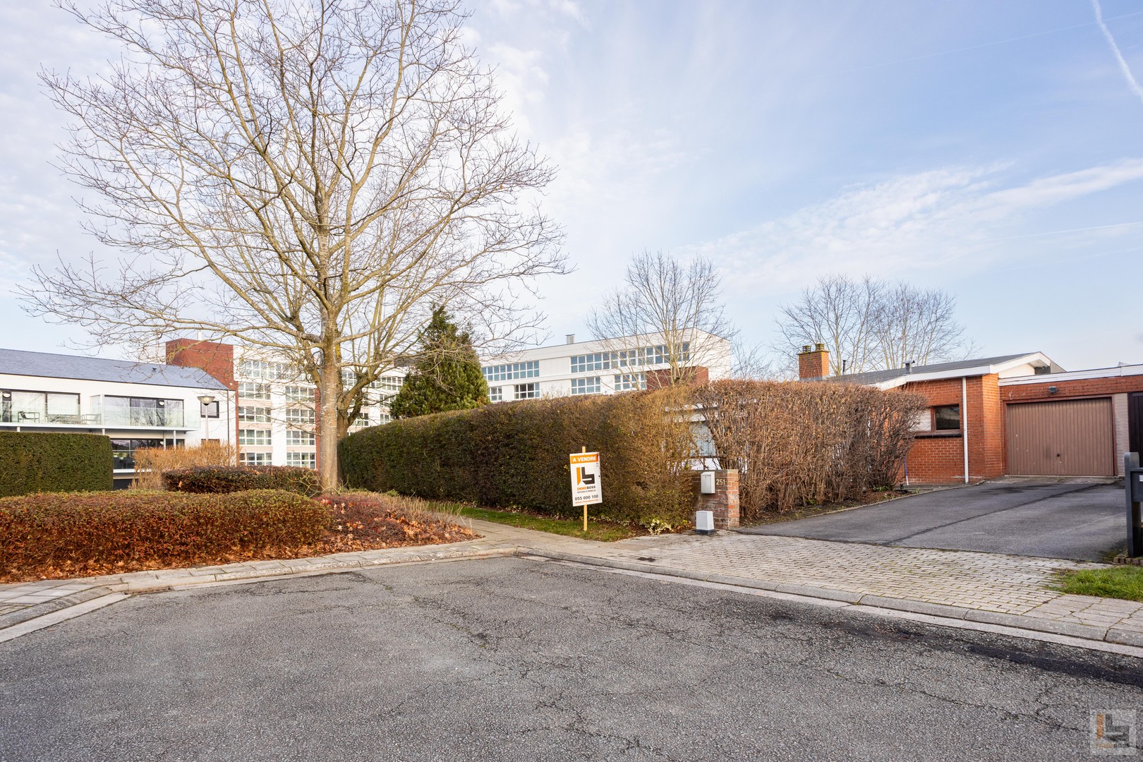 Bungalow in doodlopende straat met 3 slaapkamers en garage - foto 2