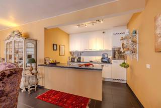 Ontdek het ultieme wooncomfort in dit schitterende, energiezuinige 3-slaapkamerappartement, gebouwd in 2010.Gelegen op de eerste verdieping en...