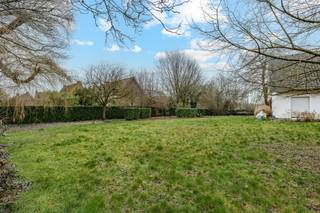 Deze bouwgrond voor open bebouwing is strategisch gelegen op een perceel van 10a07ca te Gijzegem, Aalst.Verbindingsweg tussen Gijzegem en Wieze op...