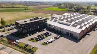 Ce bureau clé en main de 431 m² est situé dans un environnement agréable et verdoyant, à un emplacement stratégique offrant une connexion aisée...