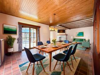 <p>Villawoning met <strong>VLOTTE BEREIKBAARHEID</strong> en <strong>IDEALE MOGELIJKHEDEN</strong> voor een <strong>VRIJ BEROEP, PRAKTIJKRUIMTE, NAGELSTUDIO OF HOME-OFFICE</strong>. Dankzij de <strong>GELIJKVLOERSE BUREAURUIMTE</strong> is deze woning perfect geschikt voor wie <strong>WONEN EN PROFESSIONEEL GEBRUIK</strong> wil combineren zonder aan comfort in te boeten. De royale indeling omvat onder meer een lichtrijke leefruimte met aanpalende veranda, een grote keuken met praktische bergruimte en douche, en een grote, inpandige garage met keldertoegang. Op de verdieping <strong>ZORGEN VIER SLAAPKAMERS</strong>, een badkamer, apart toilet en een POLYVALENTE RUIMTE VOOR TAL VAN INVULLINGEN, zowel privé als professioneel. De <strong>ZONNIGE TUIN MET TERRAS</strong> vormt een aangename buitenruimte, terwijl u een <strong>DUBBELE TOEGANG LANGS TWEE STRATEN</strong> heeft. Deze karaktervolle eigendom biedt een <strong>UNIEKE KANS VOOR VRIJ BEROEP, ZELFSTANDIGEN OF GEZINNEN</strong>.</p>
<br /><br />Adres: Nieuwstraat 28 te Sint-Maria-Lierde (Lierde)<br /><br /><span>G-score + P-score A. Geen renovatieverplichting van toepassing.</span>