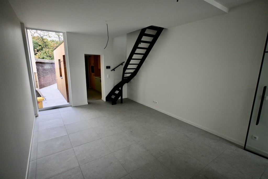 Volledig gerenoveerde woning met karakter ! - foto 2