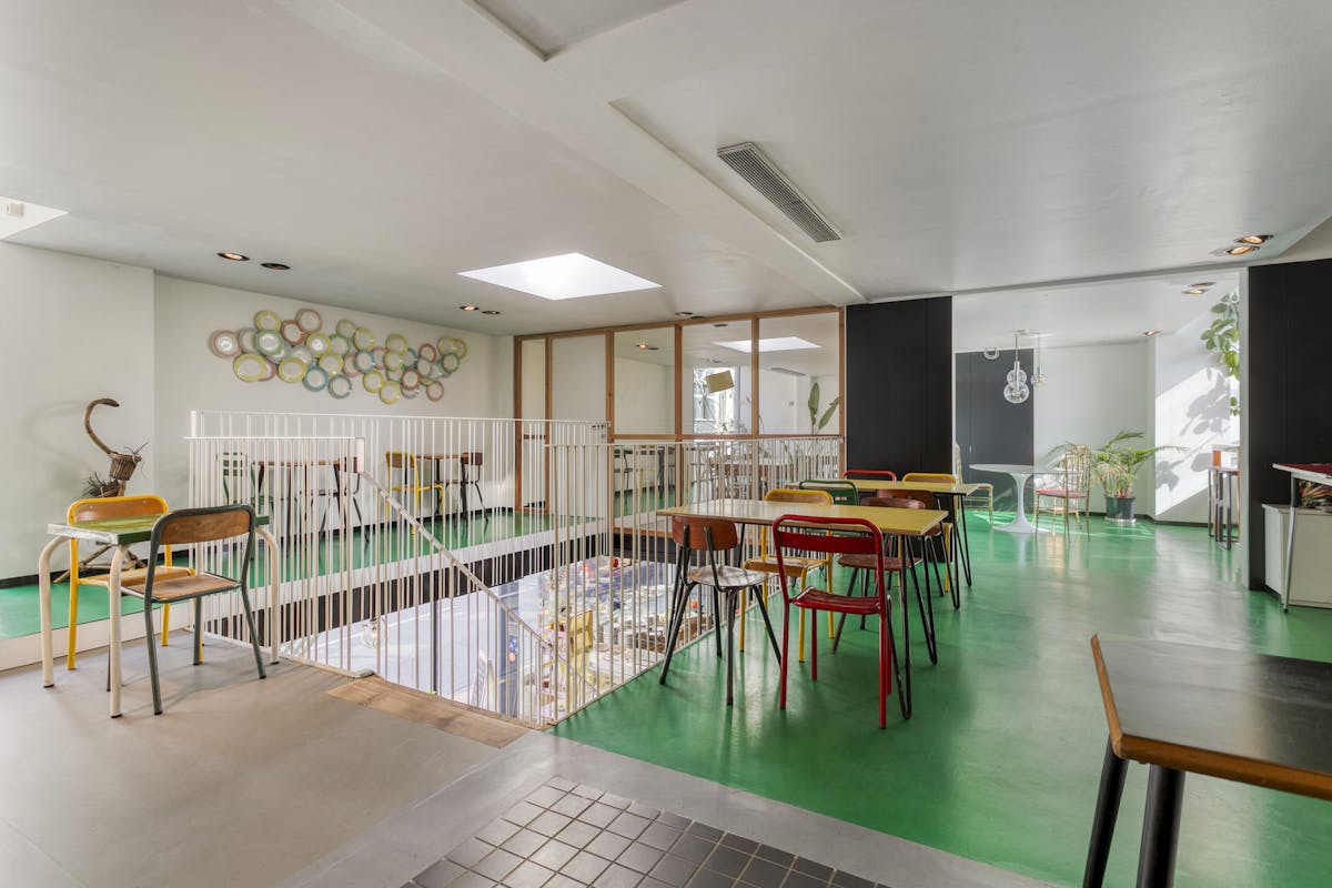 Versatile commercial property (approx. 329 m²) for rent in Roeselare - photo 5