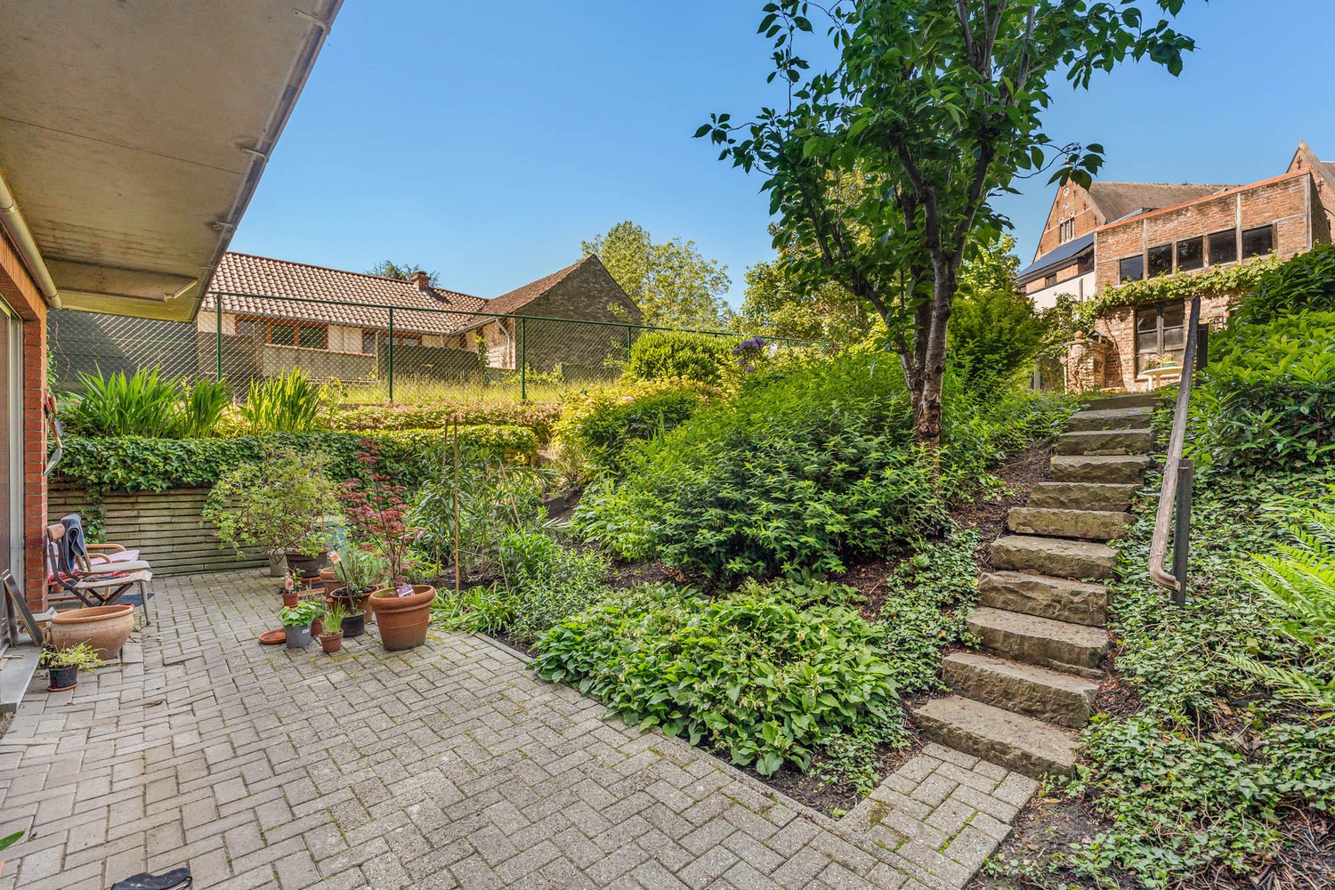 Goed gelegen, lichtrijk en energiezuinig appartement met 2 slaapkamers, een terras en een gemeenschappelijke tuin tegenover de botanische tuin en nabij het UZ Gasthuisberg te centrum Leuven! - photo 2