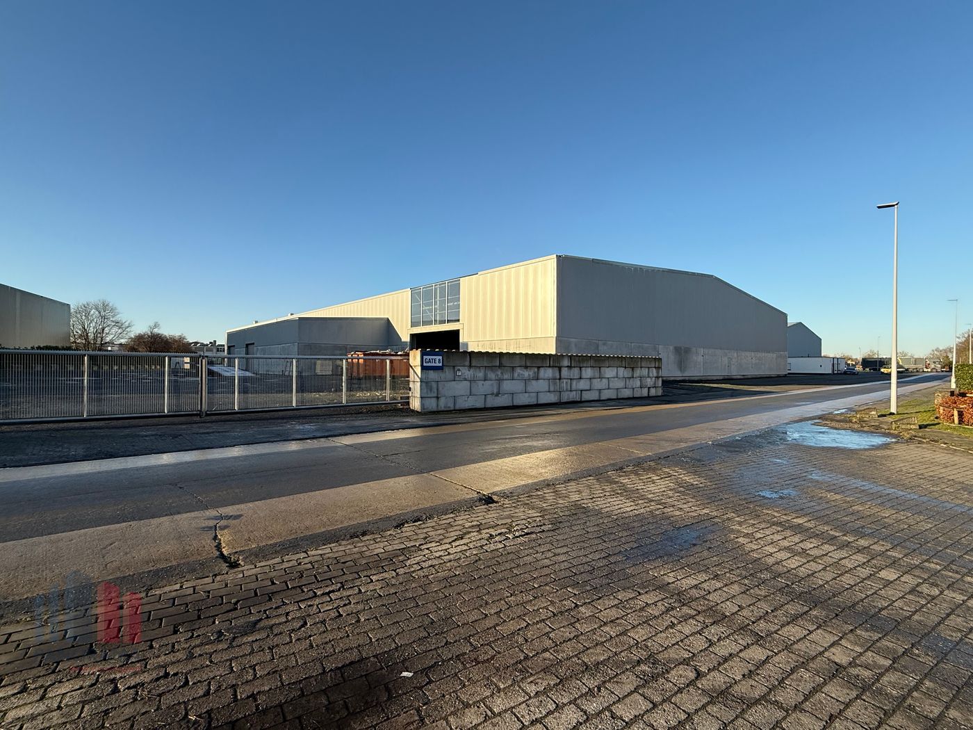 7500 m² magazijnruimte met kantoren op zeer goede locatie nabij de N35 - foto 5