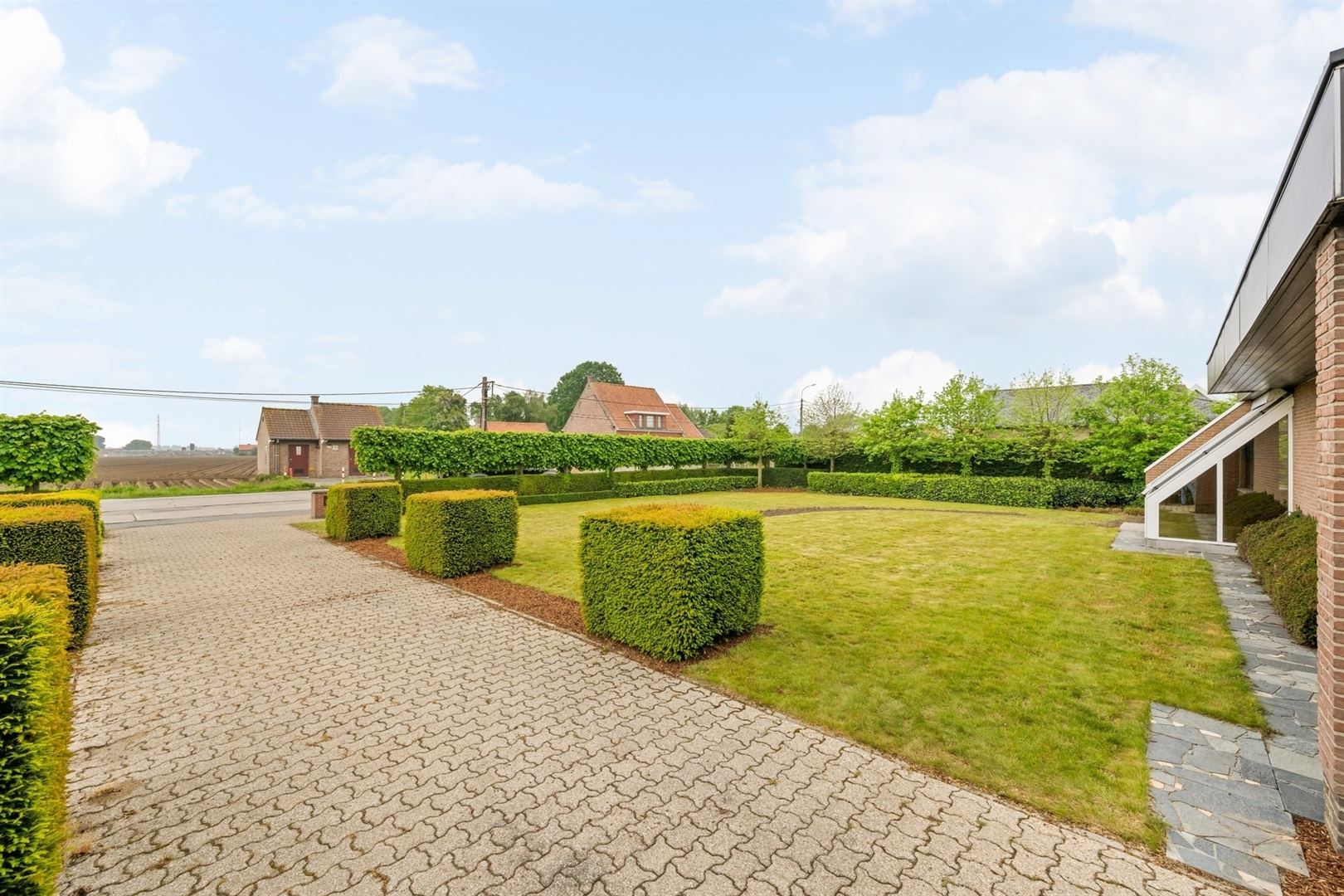Alleenstaande bungalow op 2.385 m² met prachtige tuin, royale leefruimtes en eindeloos potentieel - foto 4