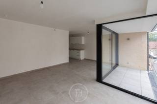 Instapklaar appartement met veel lichtinval door zijn grote raampartijen. Ook scoort het appartement uitstekend op energievlak, dit omwille...