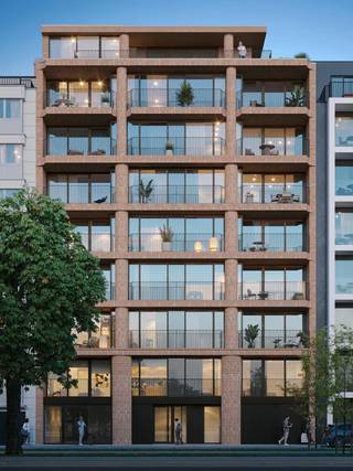 Derrière une façade rose saumon tendance, sans aucun lien avec la rue au rez-de-chaussée, se cache une élégante maison de ville de 155 m².Lorsque vous entrez, l'émerveillement ne se fait pas attendre. Le coup de cœur pour cette pièce unique de Gand grandit à chaque pas et pourrait bien atteindre son apogée lorsque vous vous familiariserez avec le jardin. Quel jardin ! Vert, luxuriant, silencieux et enchanteur. Assez de mots à la mode, mais pour le concrétiser, cet appartement est équipé d'un contrôle électrique conforme, d'un EPC A, de 2 chambres, d'un abri à vélos, d'un débarras séparé, d'une grande salle de bain avec baignoire et douche à l'italienne et d'un beau salon avec cuisine ouverte.En résumé : un design épuré, de l'intimité, un luxe à taille humaine et un lieu magique. En tant qu'agents immobiliers chevronnés, nous ne pouvons en tout cas qu'en être un fan inconditionnel.