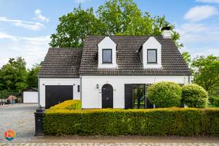 Op een goede locatie te Putte bevindt zich deze ruime woning met 3 (mogelijks 4) slaapkamers. U geniet hier van een rustige ligging, toch in...