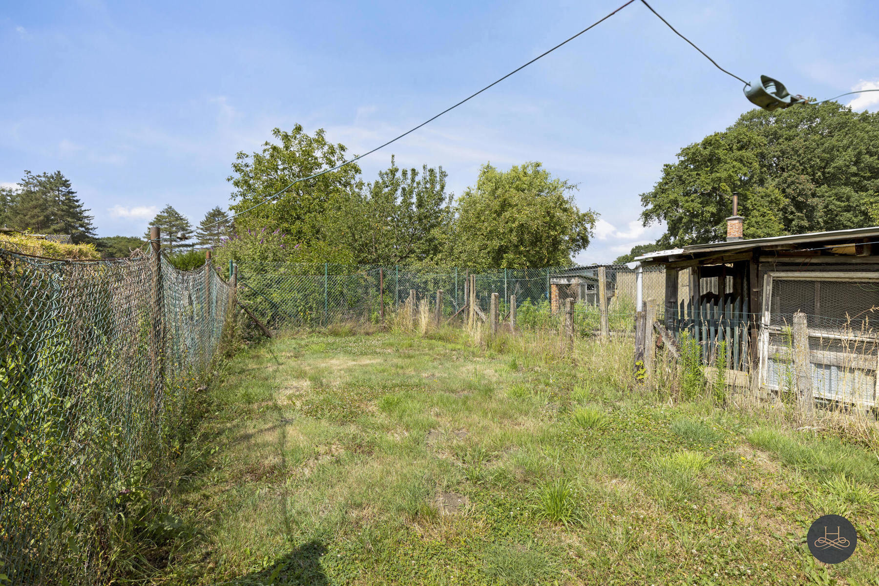 Ruime te renoveren woning met grote tuin en veel parking - foto 3