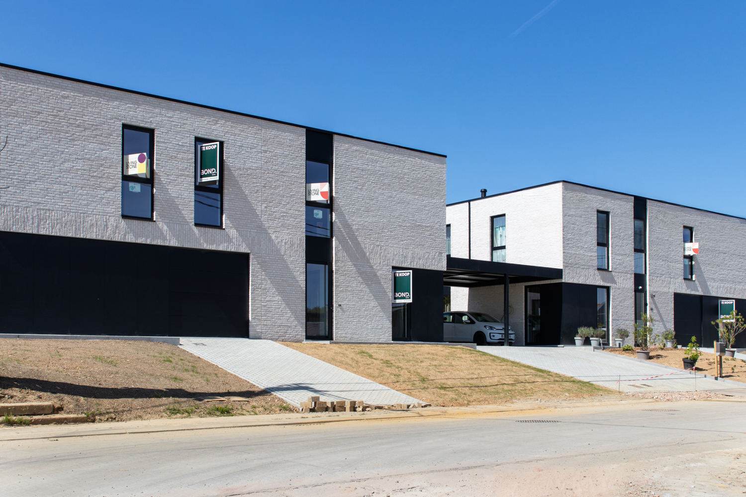 Moderne nieuwbouwwoning met inpandige garage. - foto 1