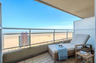 Het appartement is gelegen op de derde verdieping van de residentie Marina Beach op de Zeedijk. Het appartement werd in 2026 volledig gerenoveerd. De woonkamer met open keuken heeft een aansluitend terras met fantastisch zeezicht! Tevens is er ook een privatieve kelderberging.<br /><br />Indeling: <br />- Inkomhall<br />- Bergruimte met aansluiting wasmachine<br />- Woonkamer met open keuken voorzien van afwasmachine, frigo, inductie kookvuur en combi microgolf-oven<br />- Slaapkamer met aansluitend badkamer met inloopdouche en lavabo <br />- Gastentoilet<br />- Privatieve kelderberging<br /><br />Troeven: <br />- Prachtige totaalrenovatie<br />- Fantastisch wijds zicht op zee<br />- Ruim terras<br />- Mooie open keuken<br />- Conforme keuring elektriciteit<br />- Privatieve kelderberging<br />- Gemeenschappelijke fietsenberging<br /><br />Interesse in dit top appartement aan zee? Neem vandaag nog contact op met ons kantoor voor uw plaatsbezoek!<br /><br />Bestuursmaatregelen in het maatregelenregister: nee