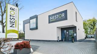 Uniek handelspand (454 m²) met appartement (135 m²) op toplocatie in Lubbeek – gebouwd door CONCRETE HOUSEDit pand, momenteel ingericht als...