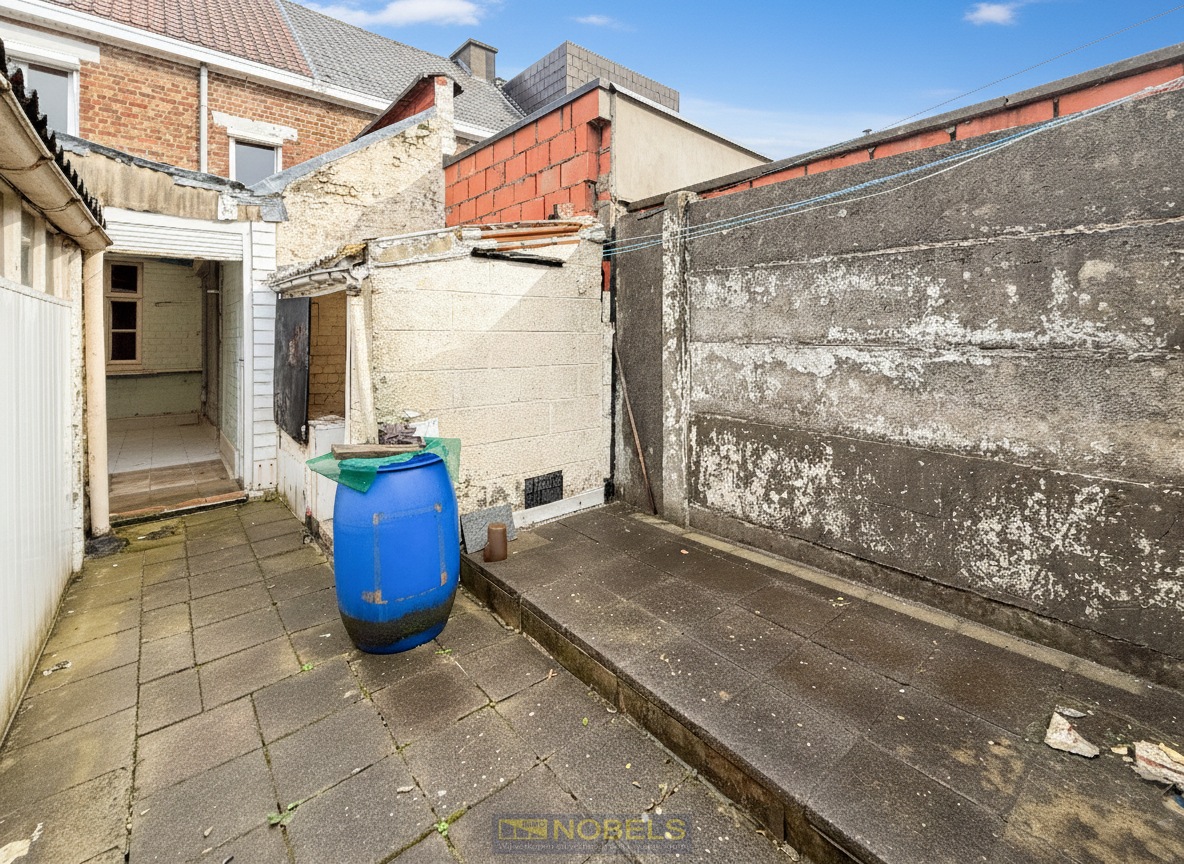 Te koop, volledig te renoveren stadswoning met stadskoer te Ronse - foto 3