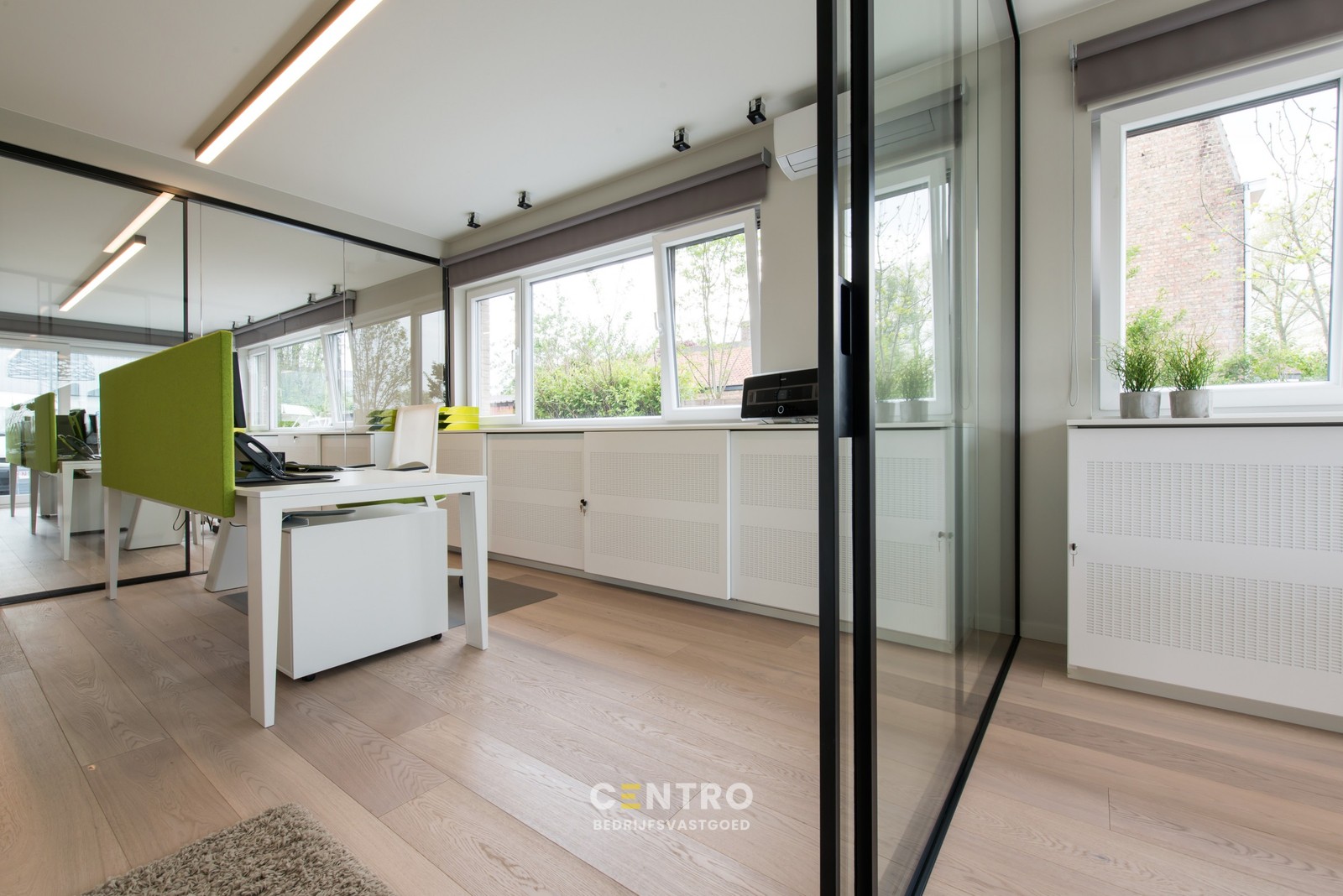 UNIEK aanbod op strategische LIGGING: magazijn (250m²) met kantoor (glv) en verhuurd appartement (verdiepingen) te 8000 Brugge - foto 5