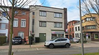 <p><span>Verzorgd handelsgelijkvloers van ca. 45m² gelegen in een klein hoekpand op een uitstekende locatie welke ideaal geschikt voor een vrij beroep of kantoorruimte.</span></p>