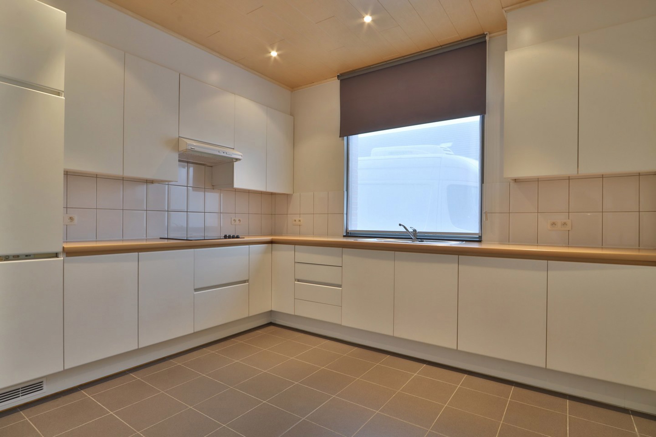 Woning met 2 slpks en terras in Melsele te huur! - foto 2