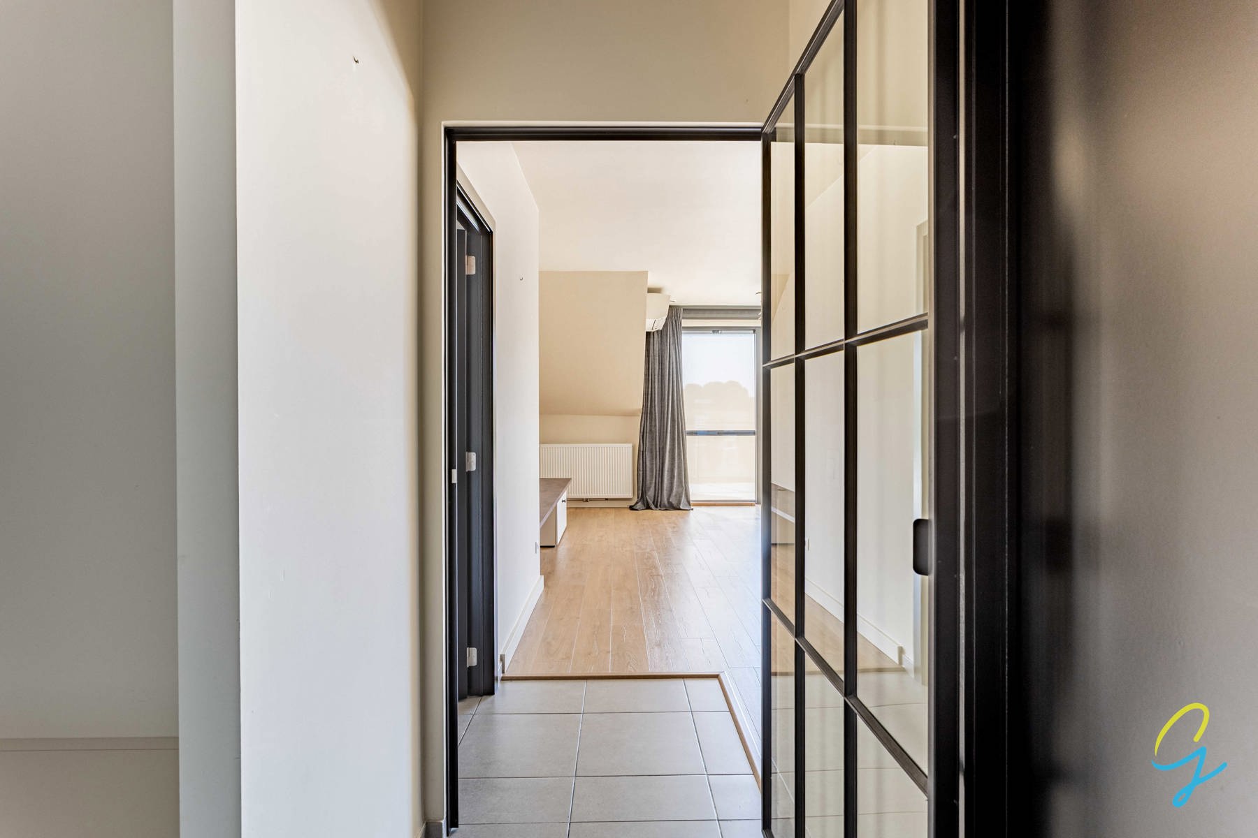 Ruim appartement met garage en 3 slaapkamers. - foto 5