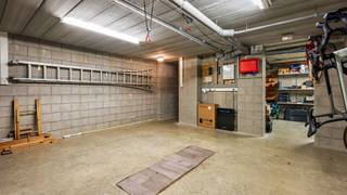 In een rustige en uiterst gegeerde residentiële buurt in Hasselt bevindt zich deze perfect onderhouden, vrijstaande woning. Een eigendom die...