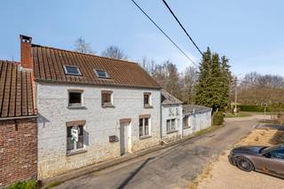 <strong>Te renoveren woning in Lubbeek op een rustige ligging met tal van mogelijkheden, met onder andere een bewoonbare oppervlakte van 115 m².</strong><br /><br />De woning bevindt zich momenteel in een gestripte toestand, waardoor ze volledig naar eigen smaak en keuze kan worden afgewerkt.<br /><br />Er zijn twee verdiepingen en enkele bijgebouwen aanwezig waarmee creatief kan worden omgegaan.<br /><br />Aan de buitenzijde beschikt de woning over een aangename, onderhoudsvriendelijke tuin.<br /><br />Recent vernieuwd dak aanwezig.<br /><br />De woning geniet van een rustige, landelijke ligging. Scholen, winkels, restaurants en andere voorzieningen bevinden zich in de nabije omgeving.<br /><br />Interesse? Mail naar laurens@immogve.be of bel naar 0496 07 89 48.