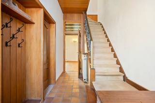 Deze karaktervolle woning die we te koop aanbieden in Kapellen combineert authentieke charme met tal van mogelijkheden. Dankzij de hoge plafonds en...