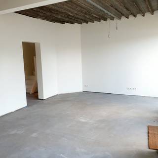 Investeringsvastgoed of starterswoning gelegen te Waregem. De woning werd volledig gestript en gerenoveerd. Op heden verhuurd voor 730€/maand. Vrij...