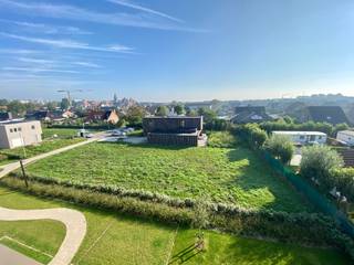 * Perceel bouwgrond met een oppervlakte van 844,41 m2 in een rustige villawijk; * Nabij het centrum van Middelkerke en op 8 min wandelen van het...