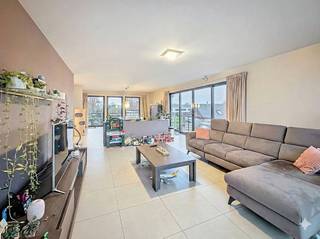 Spacieux appartement de deux chambres avec garage situé au Heikant 16 à Sint-Amands. L'appartement, situé au premier étage avec ascenseur et...