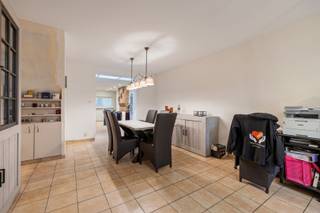 Op zoek naar een betaalbare starterswoning met tuin in Sint-Pauwels? Dan is deze charmante woning zeker het ontdekken waard! Ze combineert...