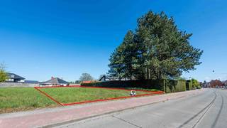 Mooi perceel bouwgrond met een oppervlakte van 804 m², gelegen op slechts 1 km van het centrum van Deerlijk.Vrij van bouwverplichting ! Afbeelding is...