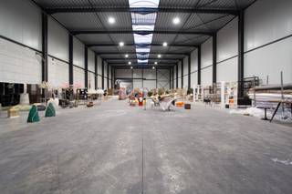 Ruim en industrieel magazijn te huur, strategisch gelegen in de industriezone van Ronse. Dit exclusieve magazijn biedt uitstekende...