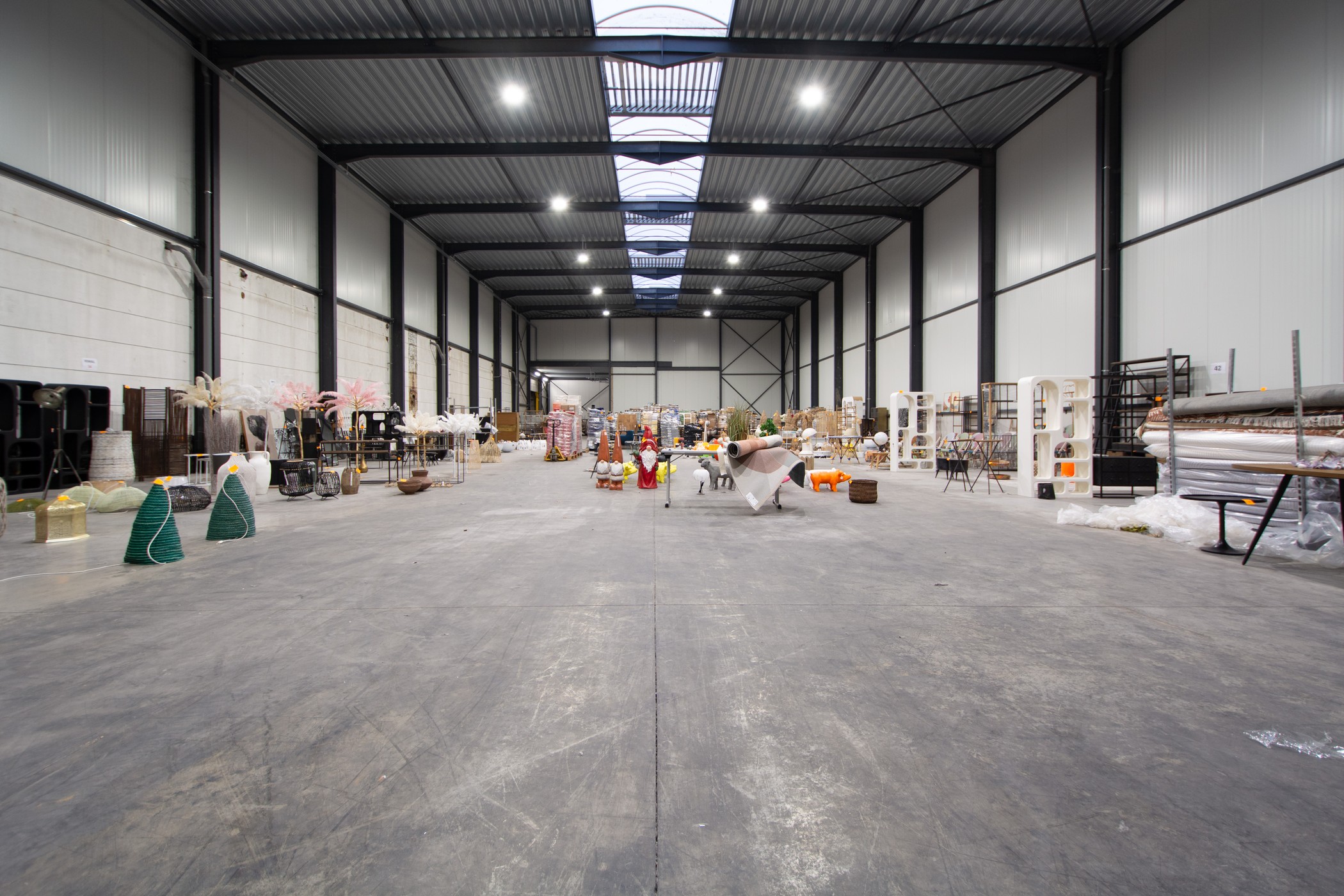 Magazijn 1979m² met laadkaaien te Ronse - foto 1