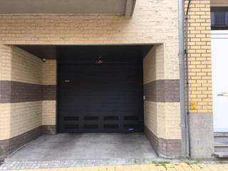 Deze vlot toegankelijke garage bevindt zich op slechts 200 meter van de zeedijk, ideaal voor wie een veilige en praktische parkeeroplossing zoekt...