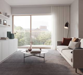 Situation : <br />"Liv-De Molens" est un projet résidentiel situé le long de la Lys et au milieu d'un grand parc à Deinze. Conçu dans le respect de l'authenticité d'un lieu historique et où habiter, vivre et travailler vont de pair. Avec une combinaison parfaite d'appartements spacieux et de qualité, d'espaces de loisirs et de verdure, de commerces, de bureaux et d'équipements urbains, ce projet promet de devenir un nouveau quartier de la ville.<br /><br />Achèvement : <br />Cette phase II fait partie du projet Liv-De Molens. Ici, nous continuons sur la même lancée que la première phase : un mélange de charme authentique et de vie branchée.<br />La combinaison d'éléments authentiques et nouveaux confère au site son caractère extraordinaire. Il y en a pour tous les goûts : des appartements avec vue sur le parc ou sur la Lys.<br /><br />Oeverpoort :<br />Entièrement entouré de verdure, Oeverpoort constitue le lien entre la Lys et le parc. Les huit étages offrent de la place pour 40 unités, et en surélevant le rez-de-chaussée d'un demi-étage par rapport au niveau du sol, les appartements du rez-de-chaussée bénéficient de la même qualité que ceux qui se trouvent au-dessus.<br />Les terrasses évasées offrent une expérience intense de la verdure qui entoure le bâtiment.<br /><br />Kouterheem : <br />Situé dans le poumon vert de Liv-De Molens. Surplombant le parc, cette application est un endroit idéal pour séjourner. 41 unités réparties sur 7 étages. Comme dans l'immeuble voisin d'Oeverpoort, le rez-de-chaussée dépasse d'un demi-étage.<br /><br />A la fois : différents types d'app. disponibles<br /><br />Parking, stockage en sous-sol : supplément<br />Ce projet peut bénéficier du régime de TVA à 6 %.<br />Nouveau pour les investisseurs : le taux de TVA de 6 % s'applique désormais également aux achats loués pendant 15 ans (sous réserve des conditions légales applicables). Cela réduit le coût d'achat et peut améliorer considérablement votre rendement net.<br /><br />Pour plus d'informations et pour connaître les logements disponibles : contactez-nous