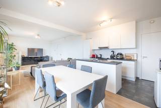 NATO district, located on the 7th floor, this 133 sqm apartment stands out for its generous proportions, natural light and excellent...