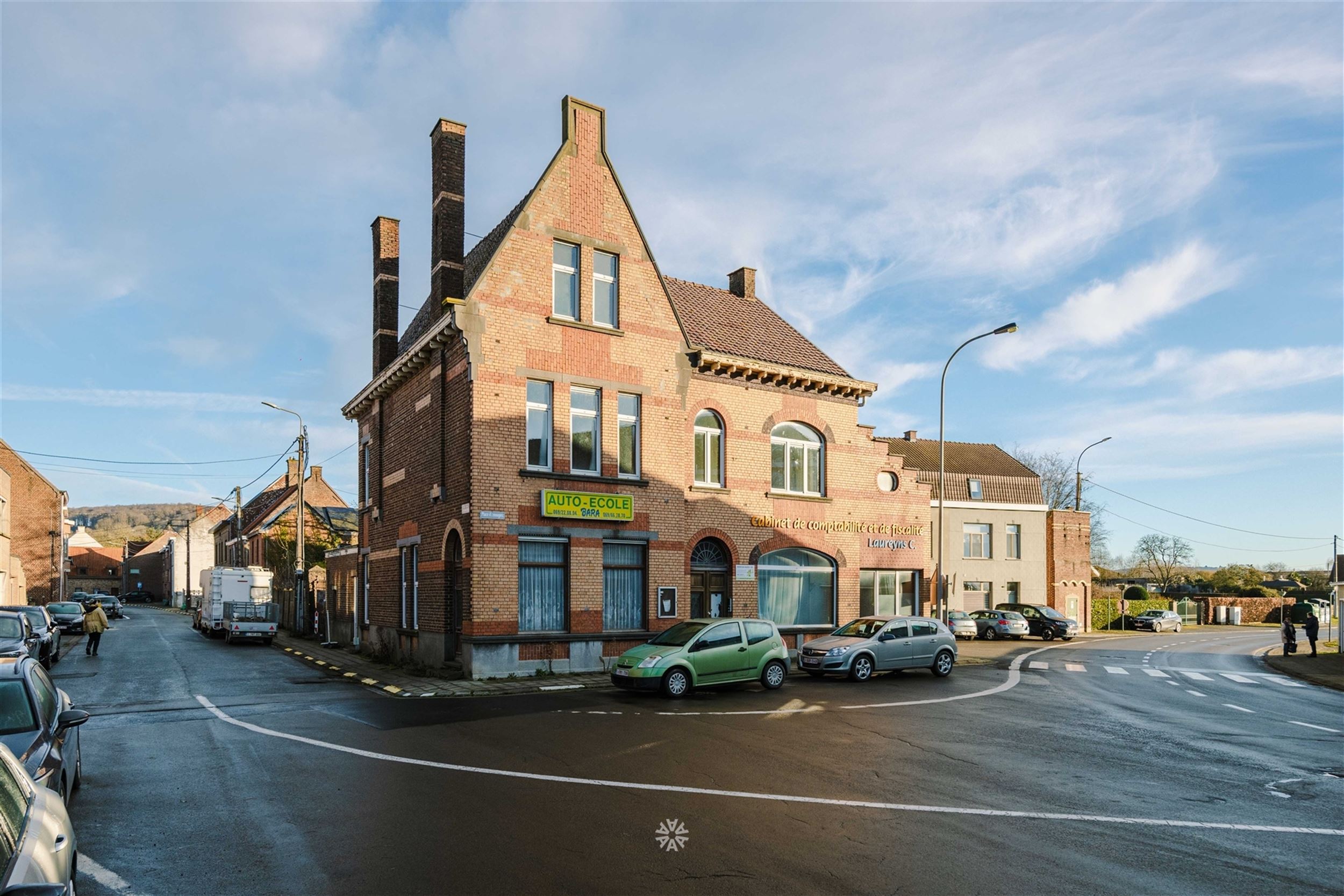 Dubbele woning met enorm renovatie- en investeringspotentieel - foto 2