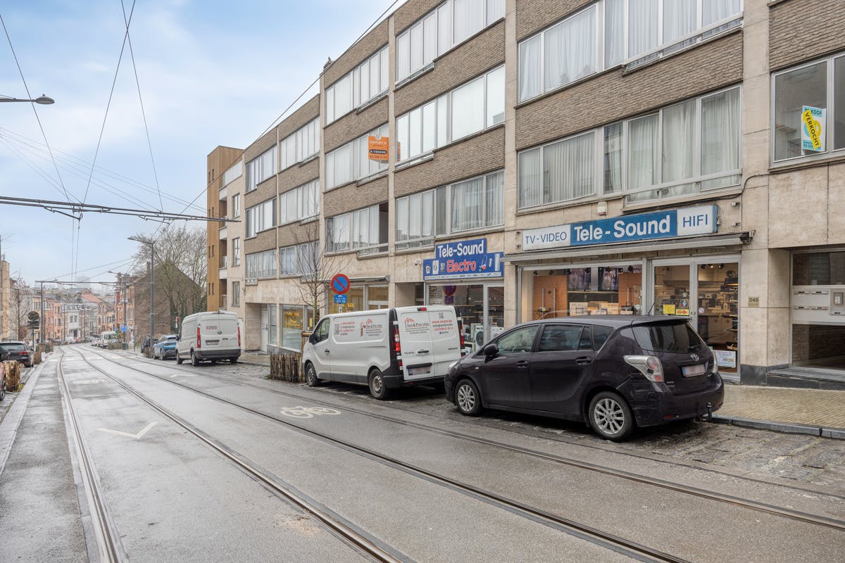 Handelsruimte met topvisibiliteit in Neder-Over-Heembeek - foto 2