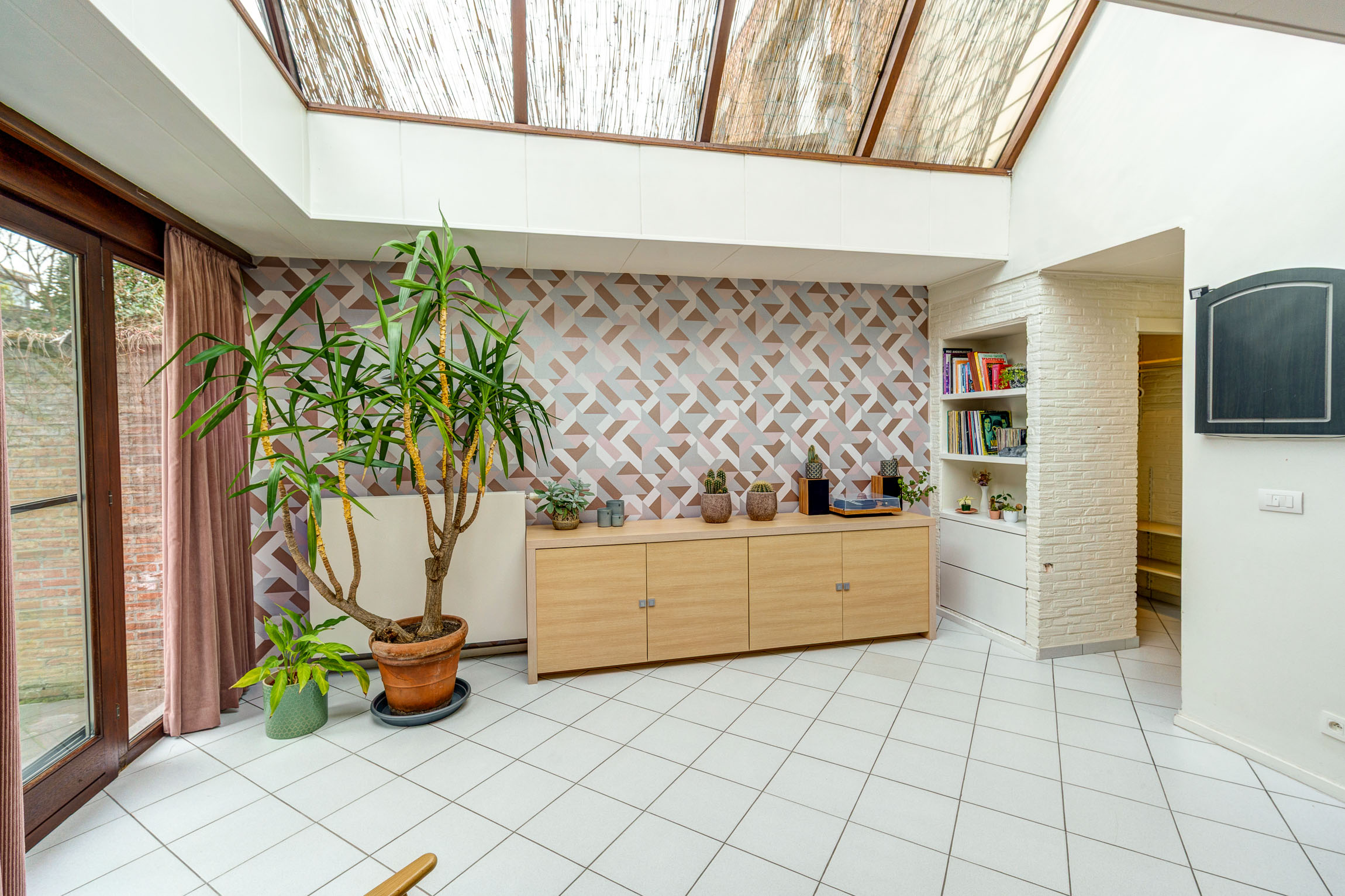 Ruime woning met zes slks en mooie tuin. - foto 4
